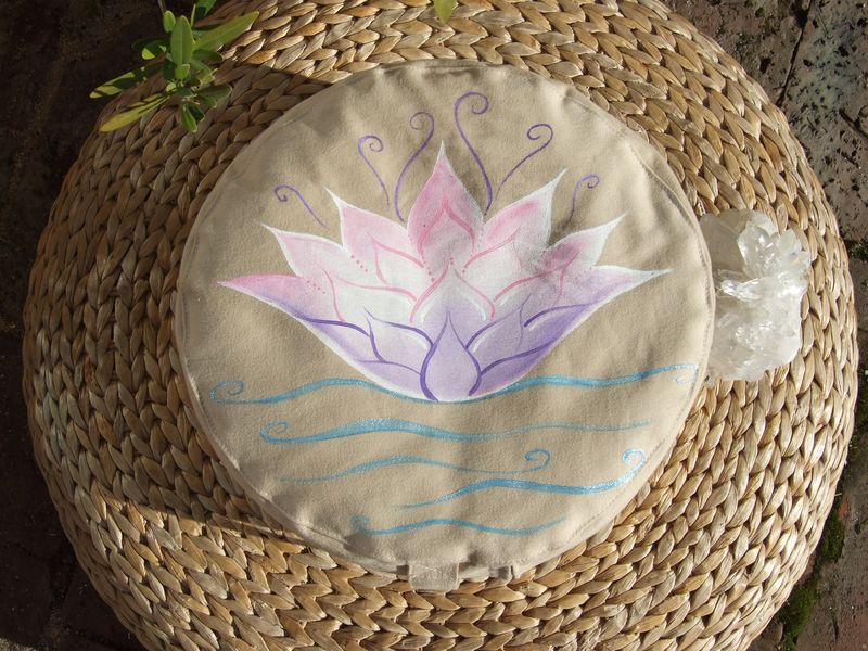 Lotos bílý meditační polštář