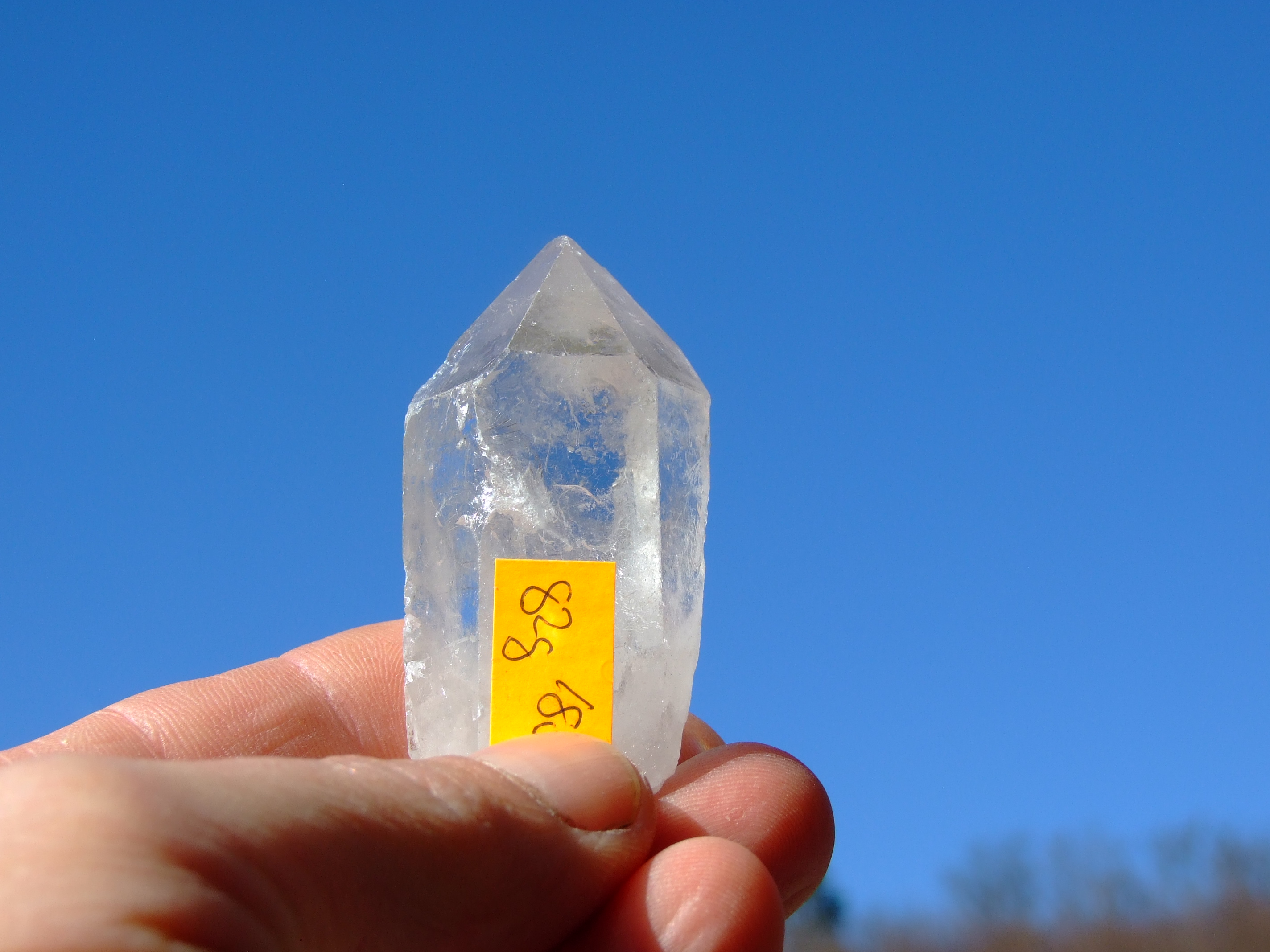 Krystal křišťálu 82g
