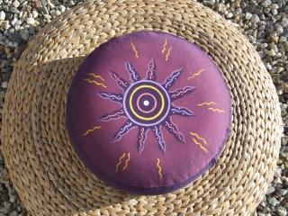 Indiánské slunce na fialové meditační polštář
