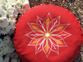 12-květ červený meditační polštář
