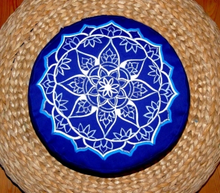 Mandala na modré meditační polštář